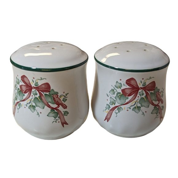 Corelle Callaway Holiday Salt & Pepper Shaker Set EUC - Picture 1 of 5